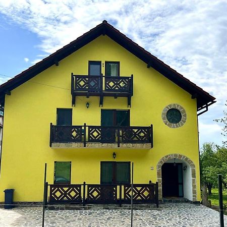 Yellow House برانْ المظهر الخارجي الصورة